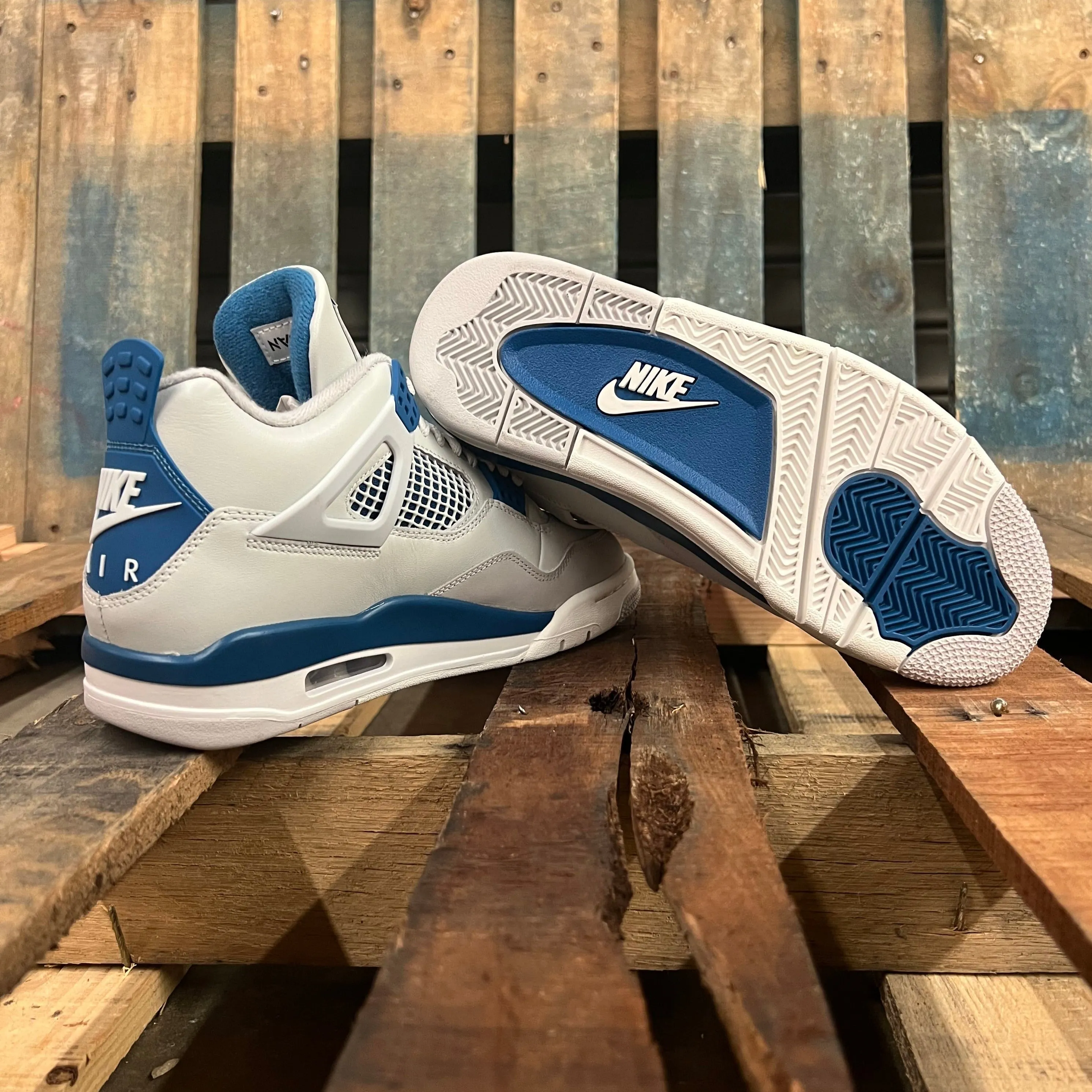 Air Jordan 4 Retro 'MILITARY BLUE'