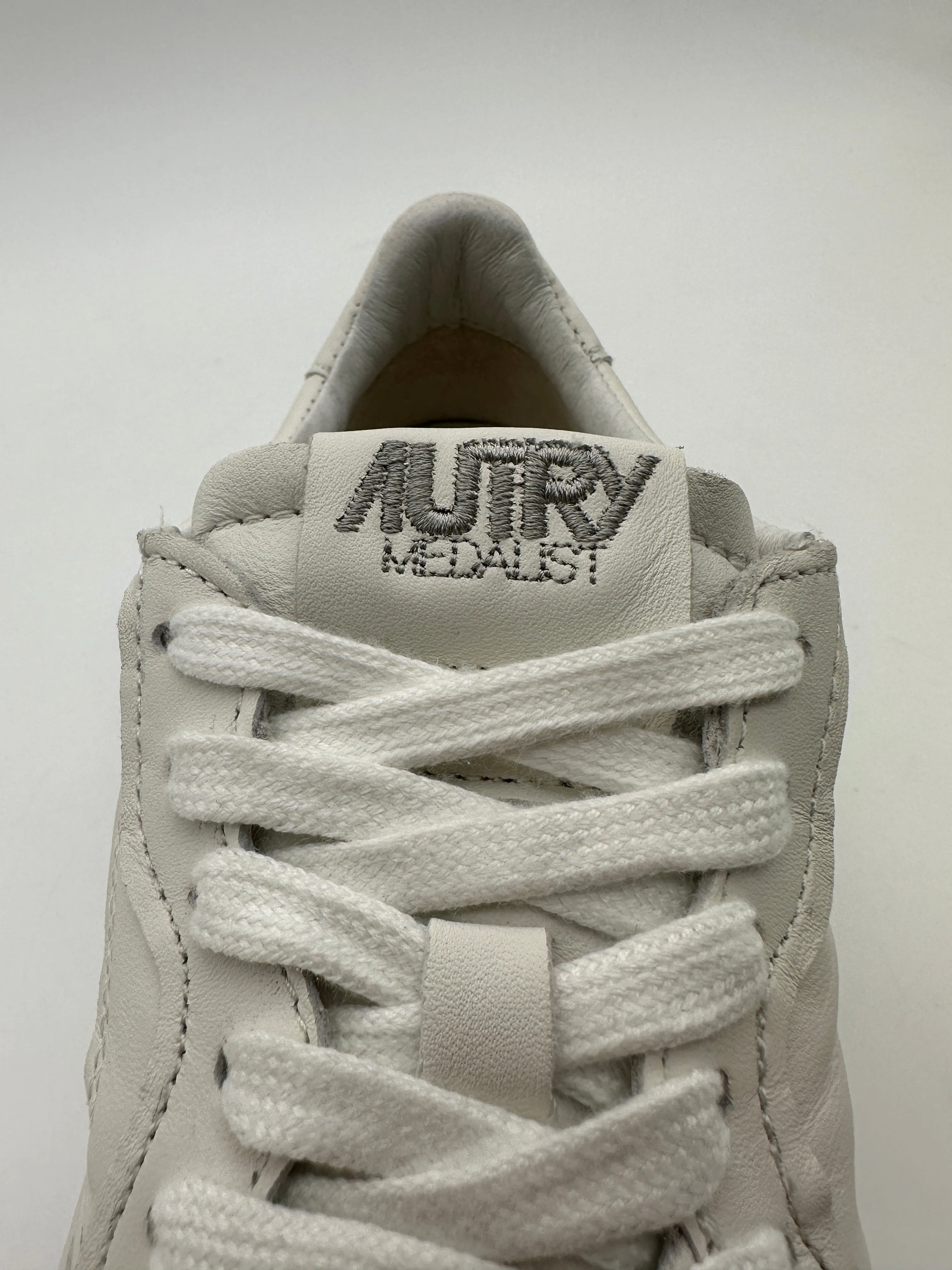 Autry 01 Low Sneakers