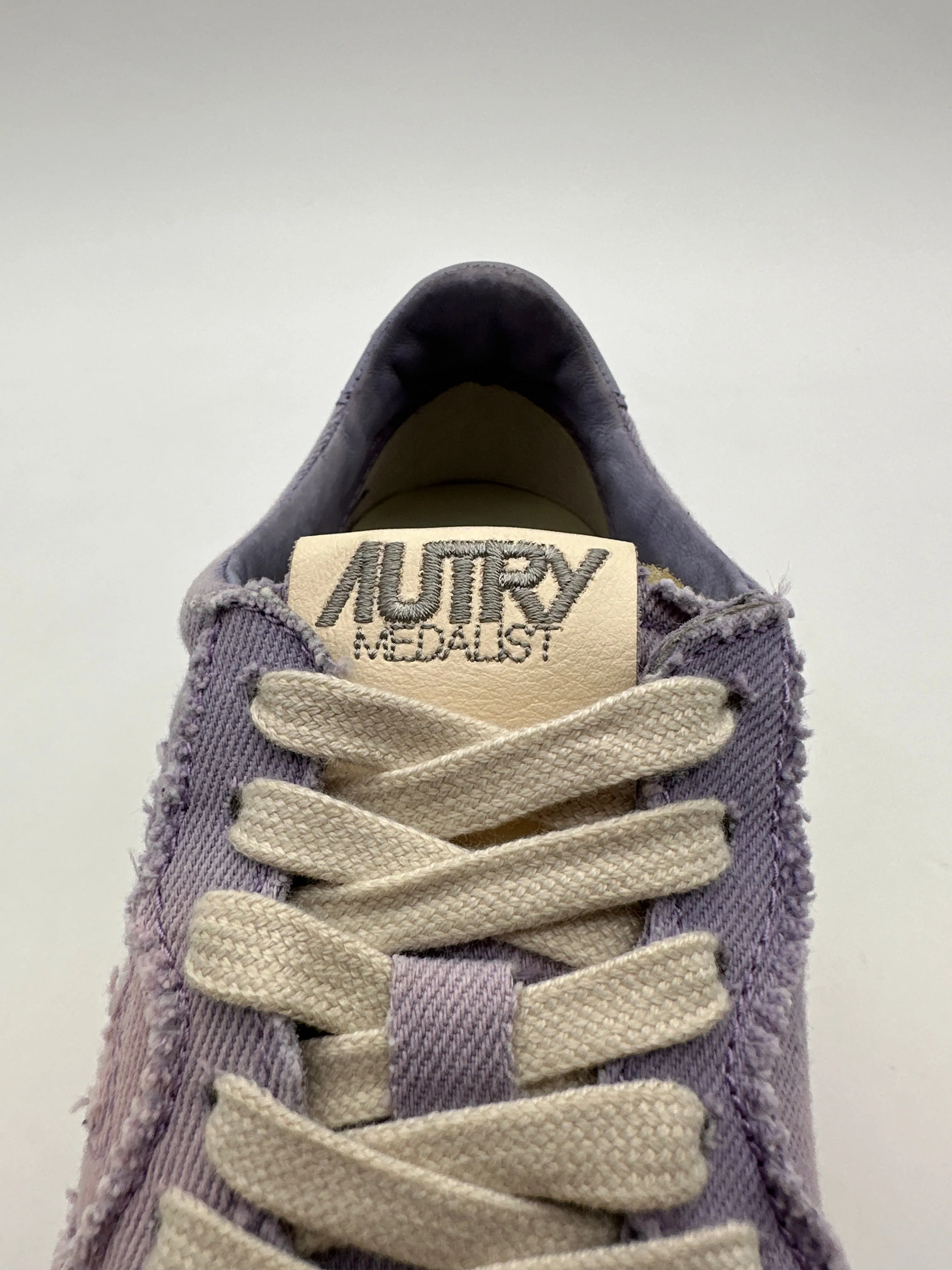 Autry 01 Low Sneakers