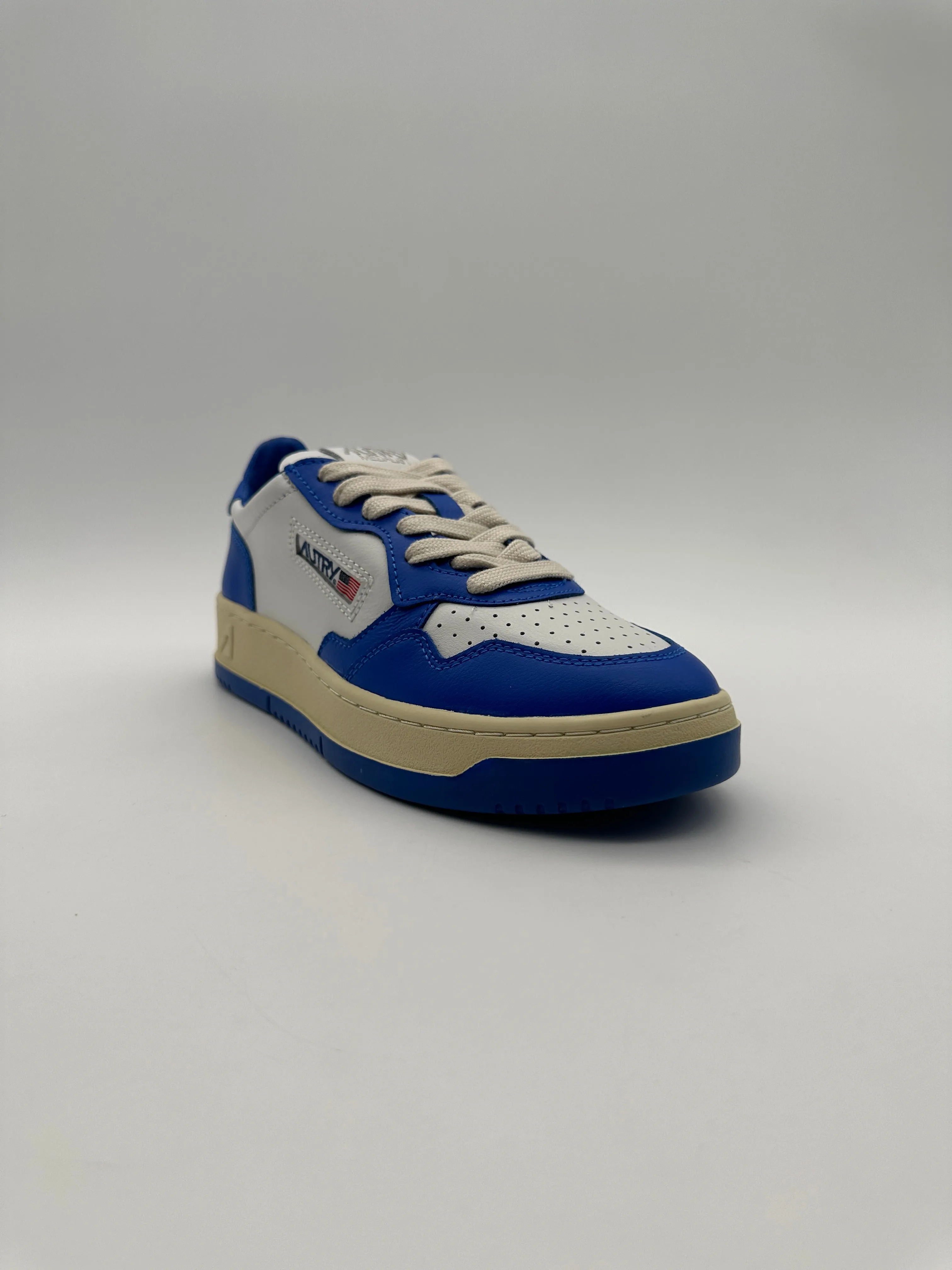 Autry 01 Low Sneakers