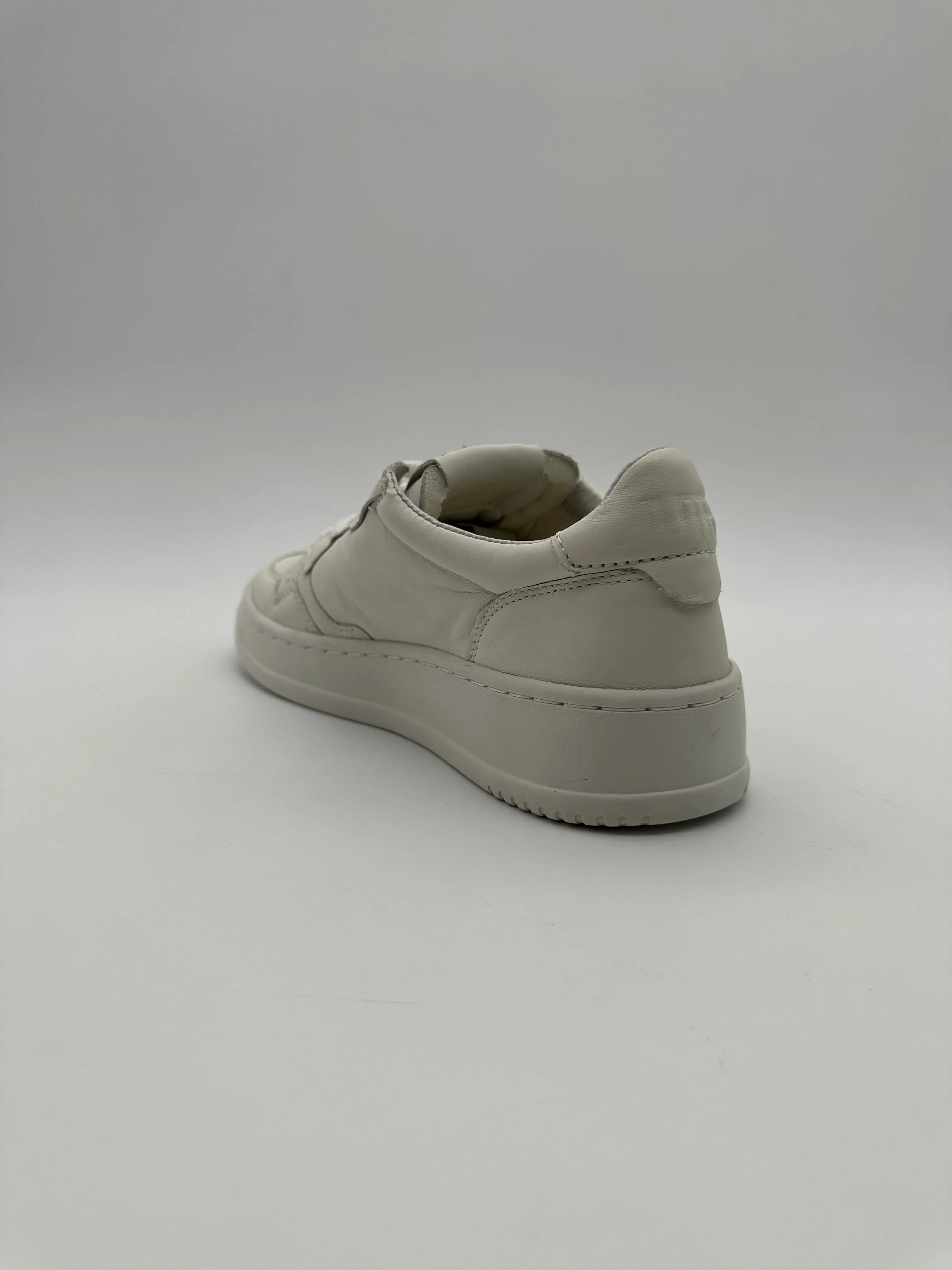 Autry 01 Low Sneakers