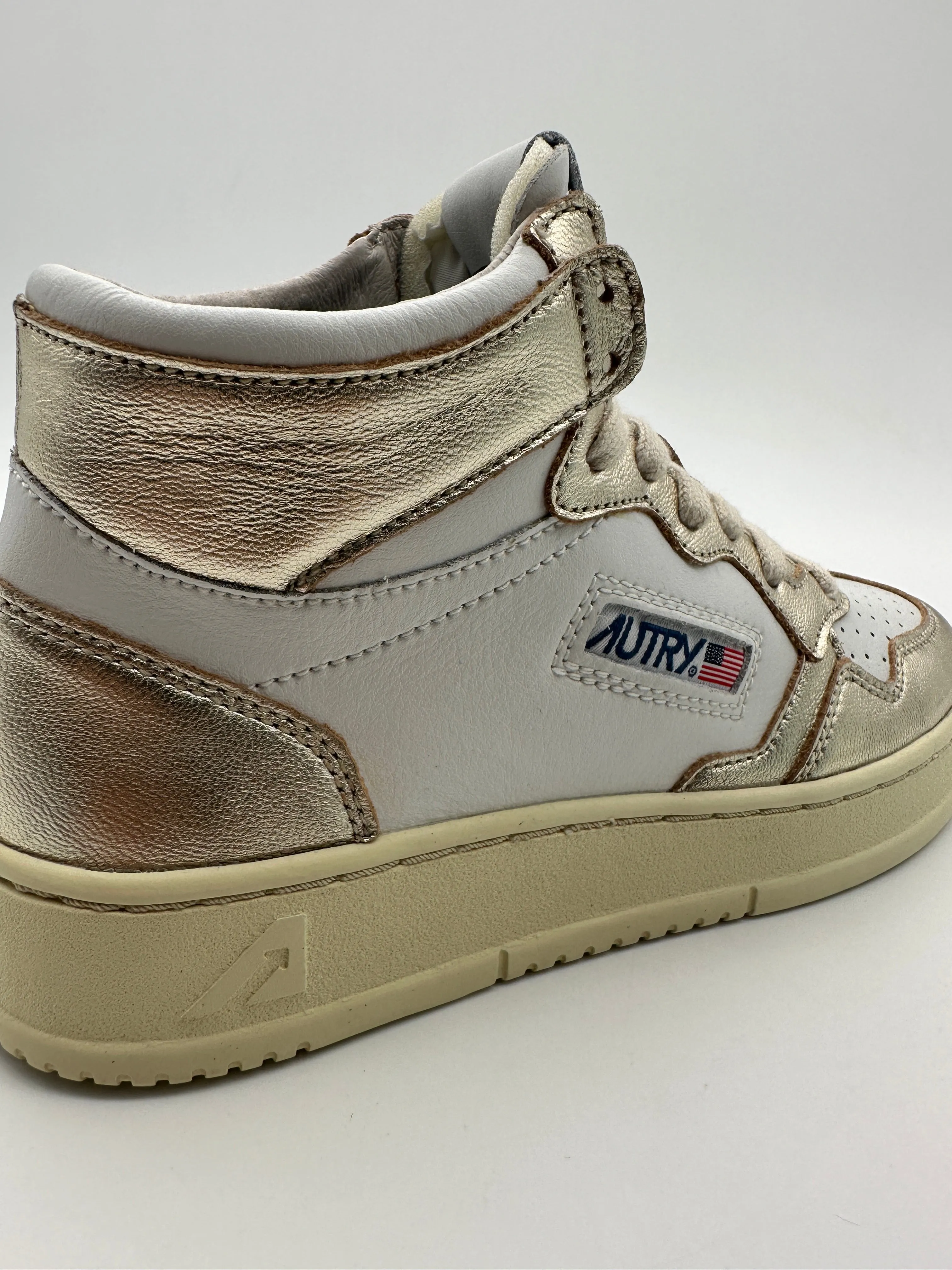 Autry 01 Mid Sneakers