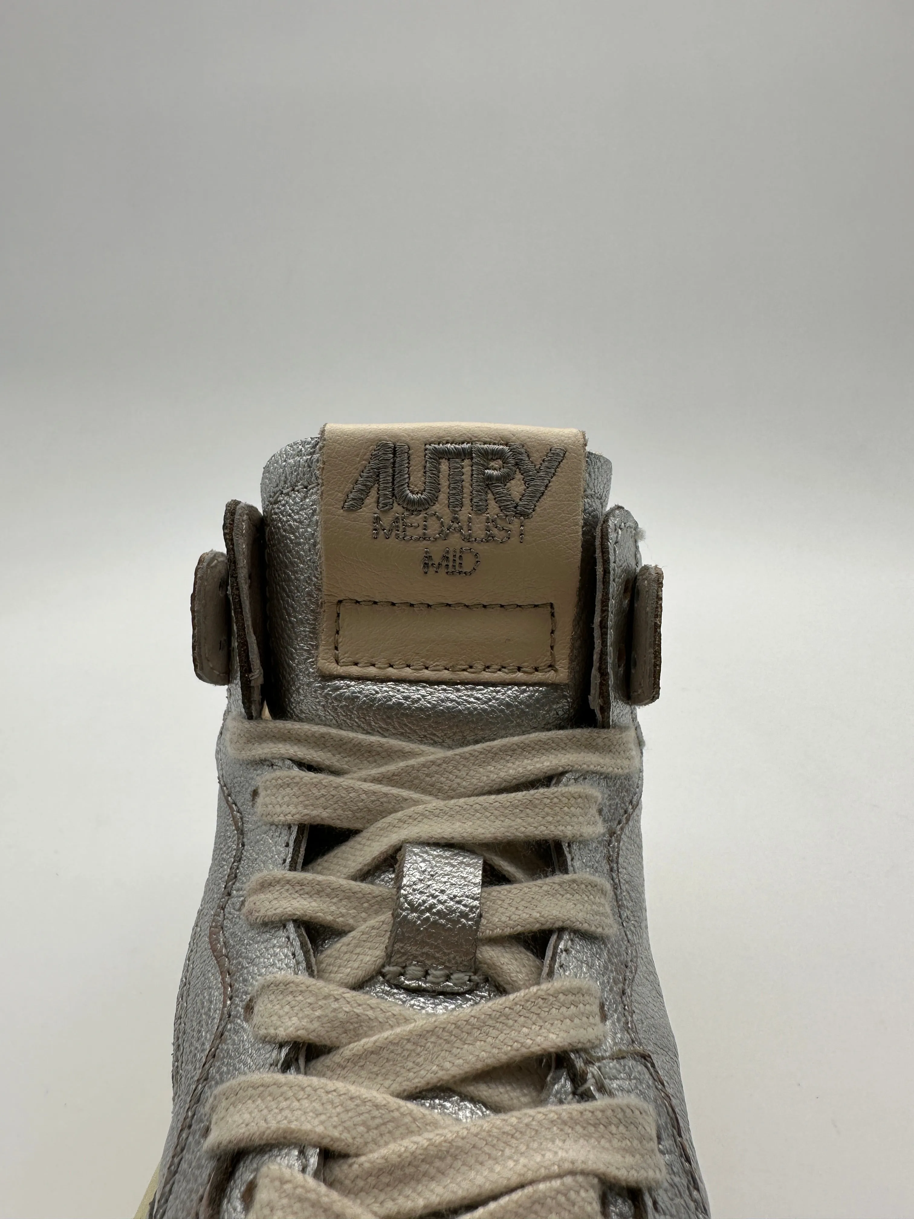 Autry Mid Sneakers