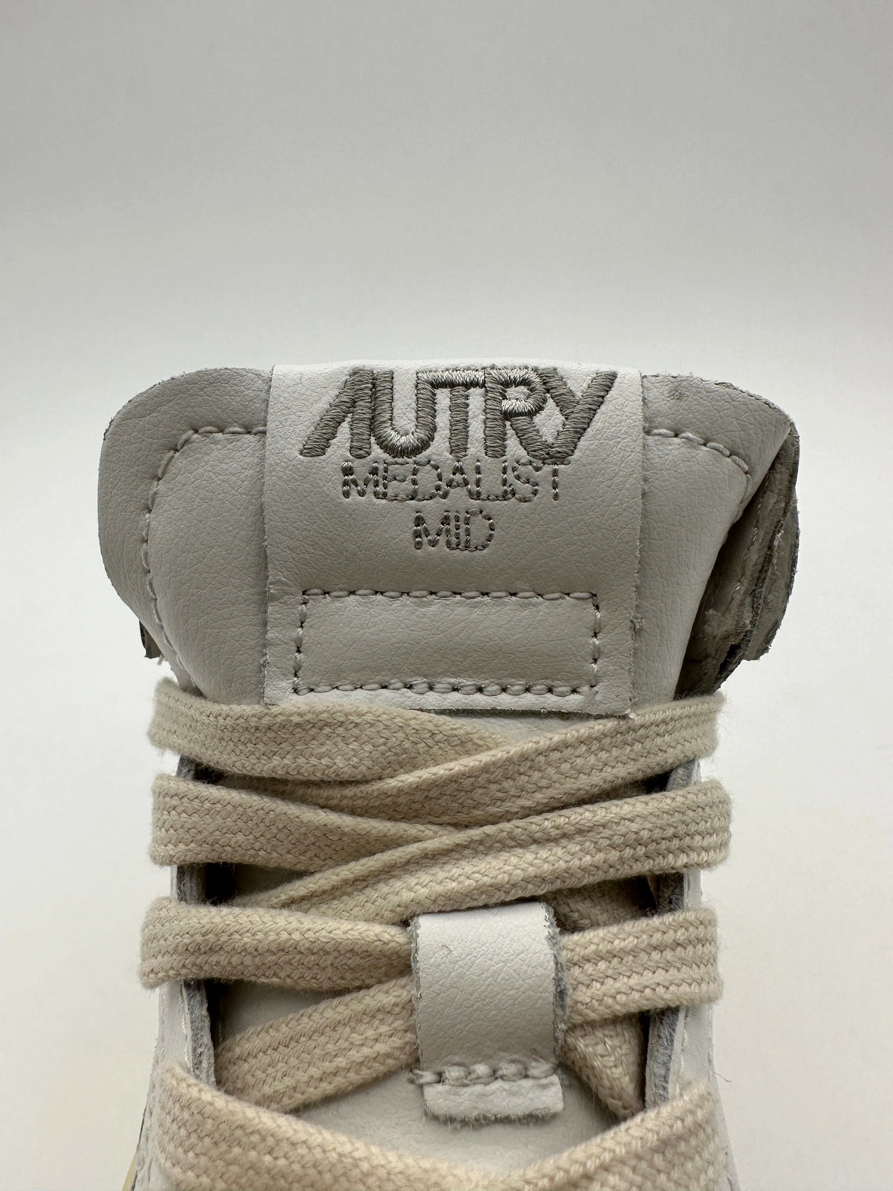 Autry Mid Sneakers