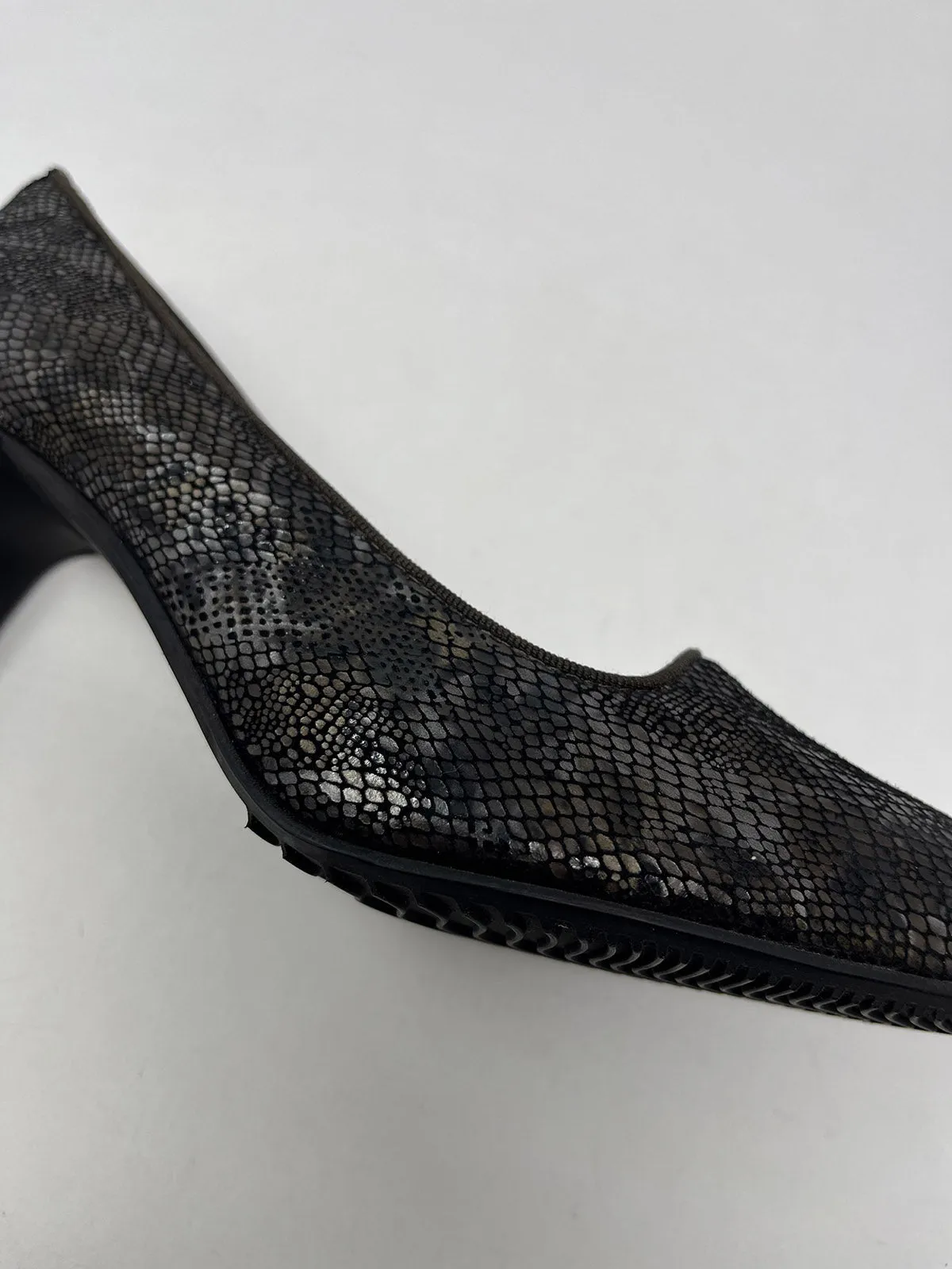 Brunate Size 9 (40) Black & Taupe Snakeskin Print Pumps