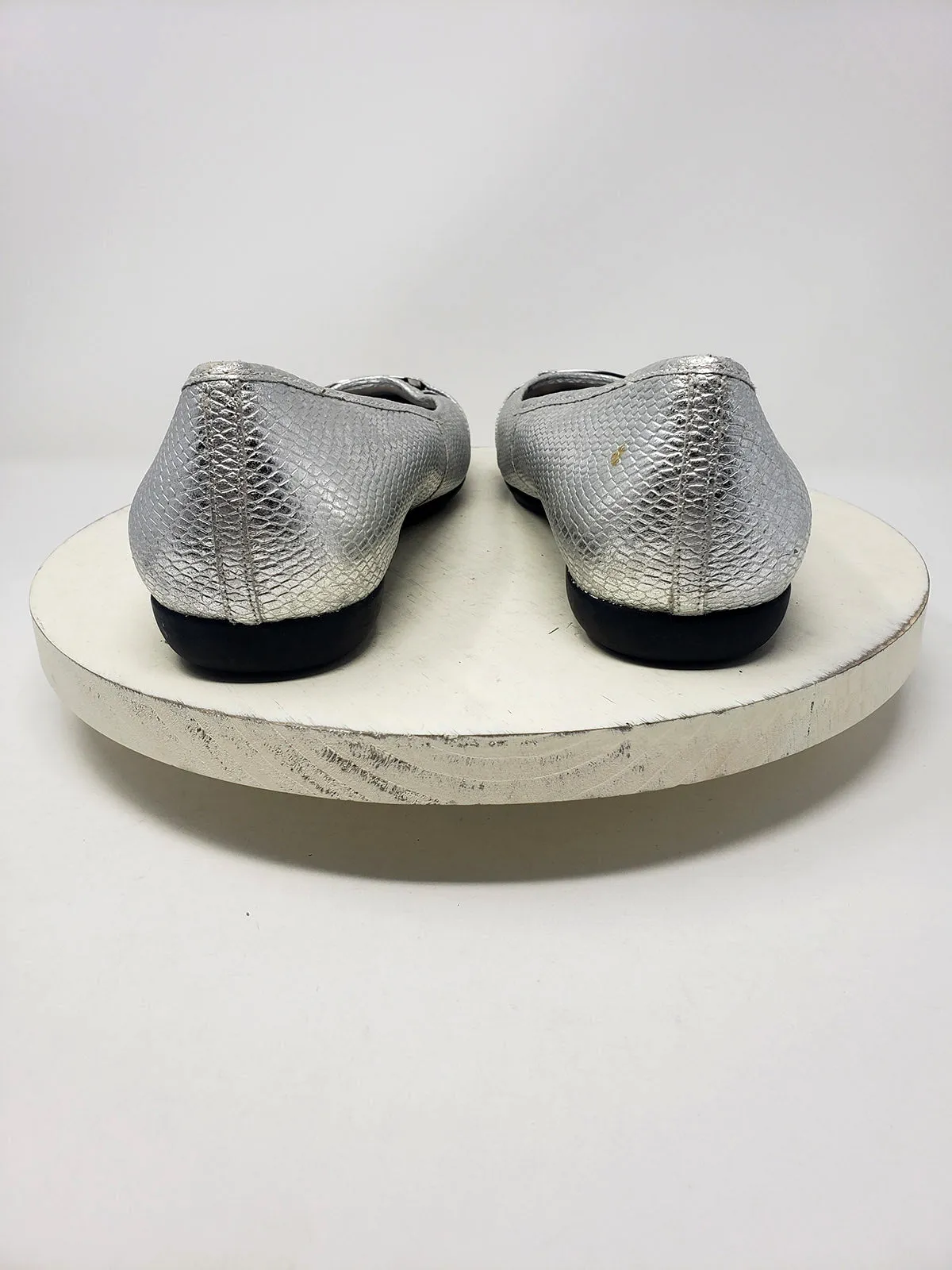 Trotters Size 9.5WW Silver Snake Print Flats